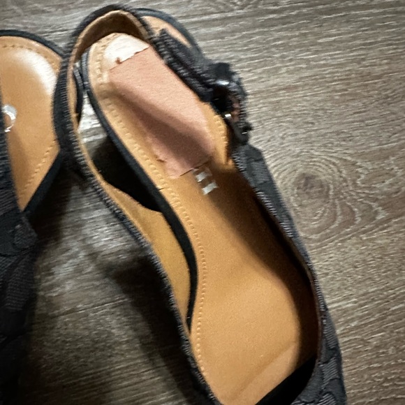Coach Ferry Gray & Black Peep Toe Slingback Espadrille Wedge
Sandals Size 6.5 - Picture 7 of 10
